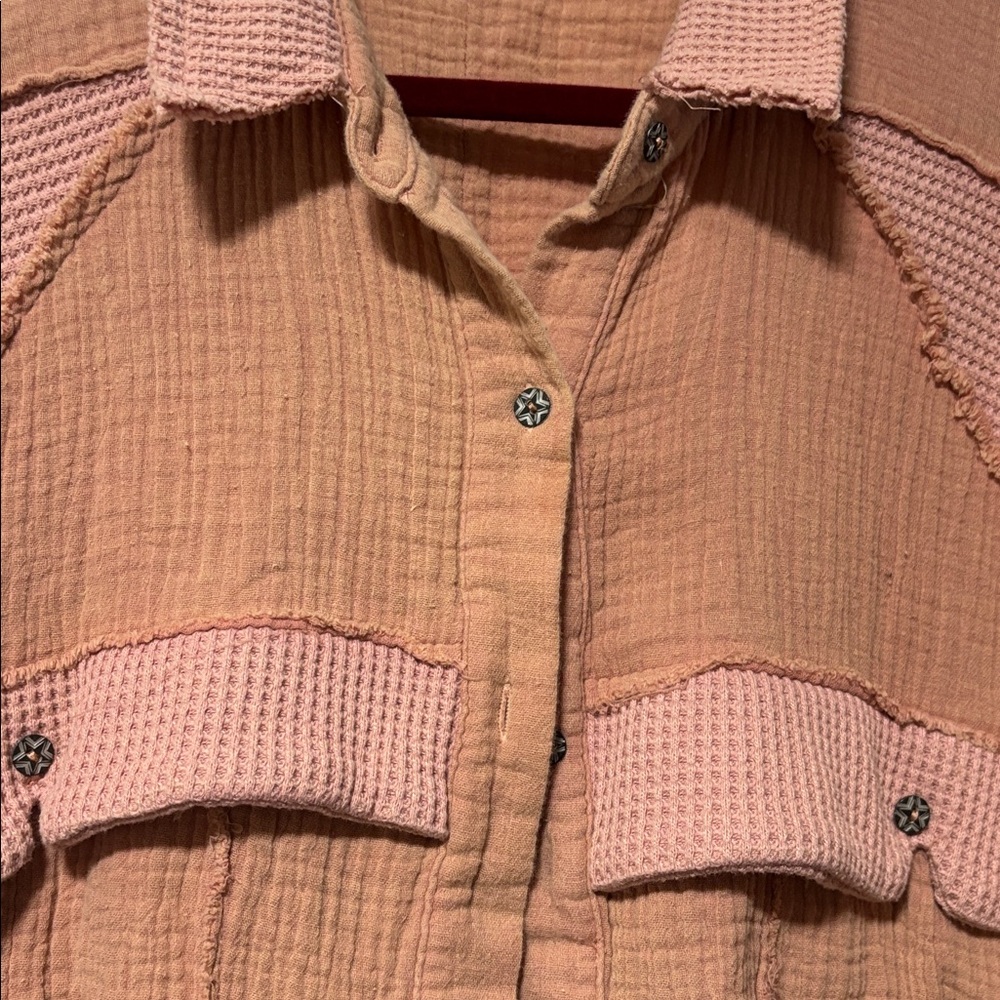 POL Women's Tan and mauve Button-Up Shirt Size Large - Picture 2 of 3